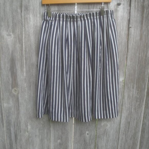 J. Crew Mercantile Pleated Skirt Striped Navy & White with side pockets Size 8 - Picture 2 of 4